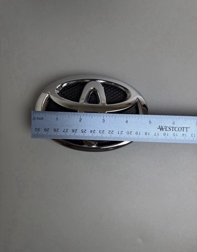 Toyota yaris emblem - yaris, front