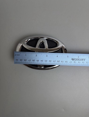 Toyota yaris emblem - toyota,